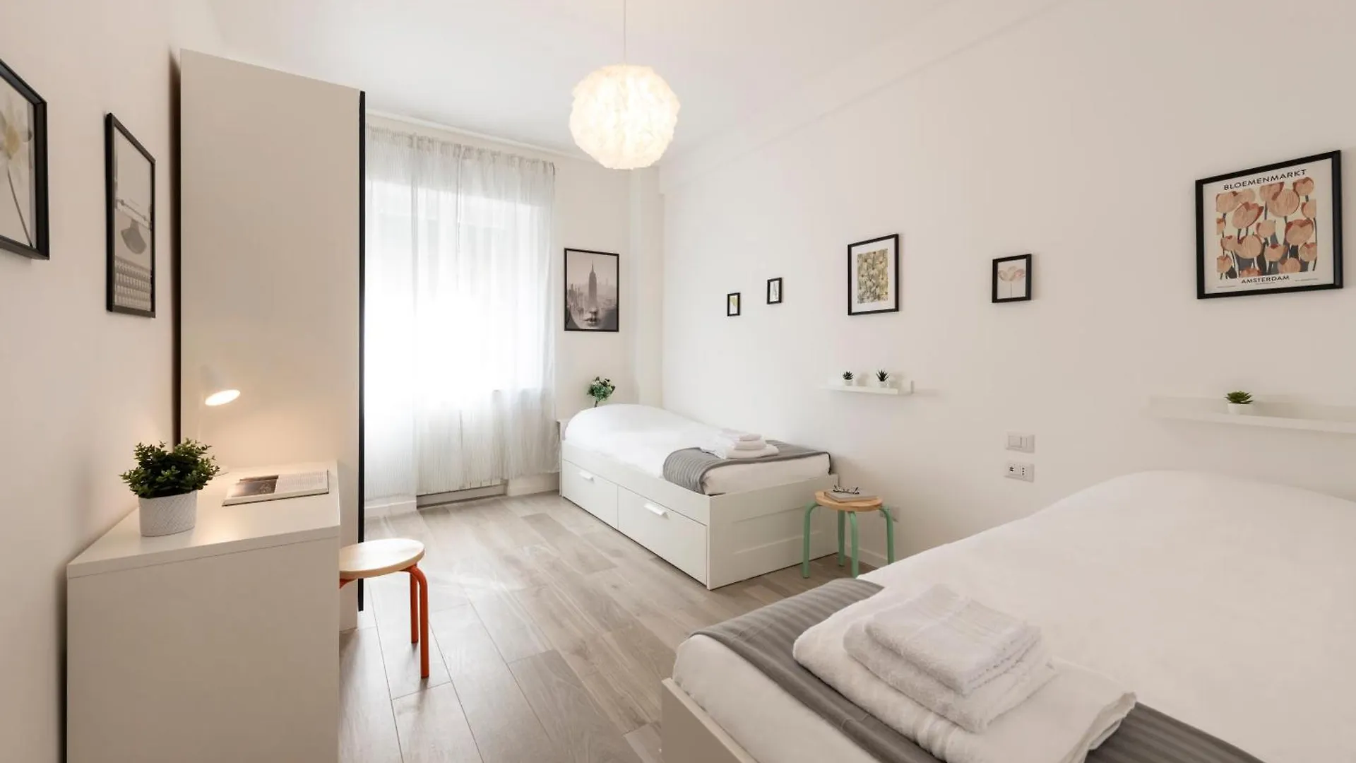 Apartament Caracciolo, 28 - Ampio Per 5, Posizione Perfetta Mediolan 0*,  Włochy